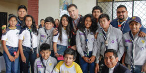 El lider de los Salesianos comparte con los Scouts de Macas